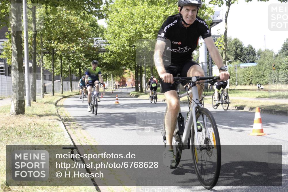 11.08.2024 - GEWOBA Citytriathlon Bremen H.Heesch http://msf.ph/oto/6768628 11.08.2024 13:36:40 Radfahren 221, 289, 320, 366, 488, 507, 526, 580, 646, 695, 702 meine-sportfotos.de