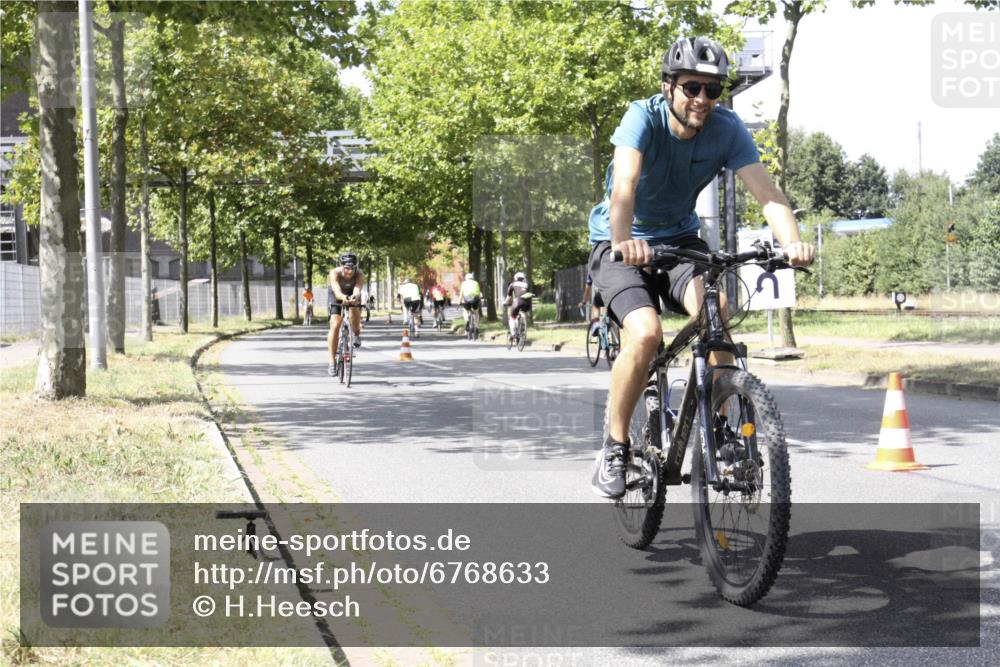 11.08.2024 - GEWOBA Citytriathlon Bremen H.Heesch http://msf.ph/oto/6768633 11.08.2024 13:36:42 Radfahren 221, 289, 299, 320, 366, 429, 488, 507, 526, 580, 646, 695, 702 meine-sportfotos.de