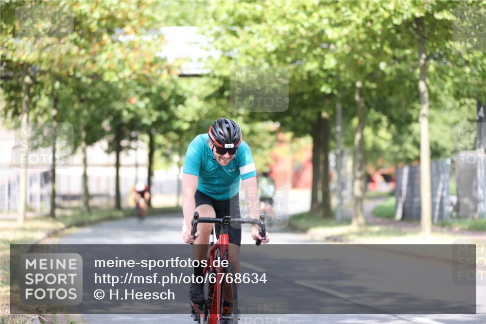 11.08.2024 - GEWOBA Citytriathlon Bremen H.Heesch http://msf.ph/oto/6768634 11.08.2024 10:41:15 Radfahren 15, 34, 84 meine-sportfotos.de