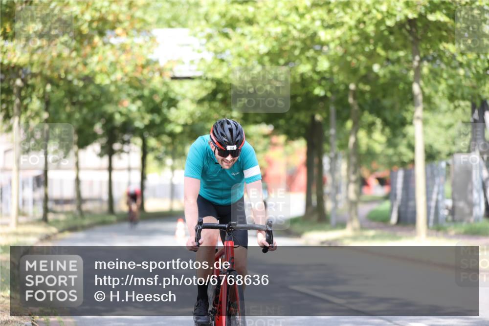 11.08.2024 - GEWOBA Citytriathlon Bremen H.Heesch http://msf.ph/oto/6768636 11.08.2024 10:41:15 Radfahren 15, 34, 84 meine-sportfotos.de
