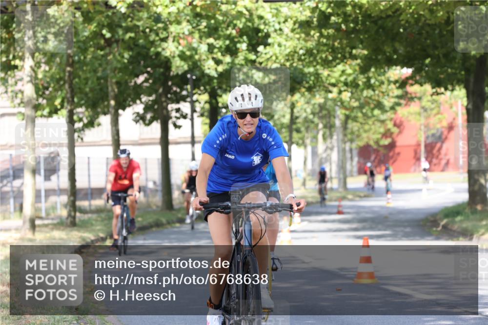 11.08.2024 - GEWOBA Citytriathlon Bremen H.Heesch http://msf.ph/oto/6768638 11.08.2024 10:24:01 Radfahren 17, 21, 23, 37, 44, 50, 51, 70, 101, 116 meine-sportfotos.de
