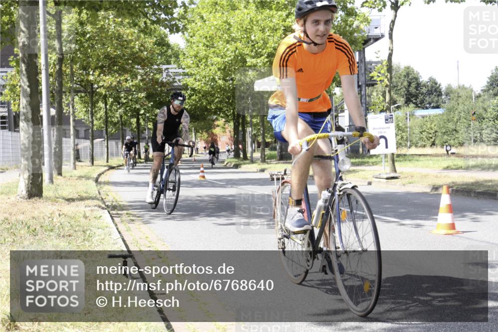 11.08.2024 - GEWOBA Citytriathlon Bremen H.Heesch http://msf.ph/oto/6768640 11.08.2024 13:36:52 Radfahren 221, 299, 320, 366, 429, 466, 552, 654, 688, 695 meine-sportfotos.de