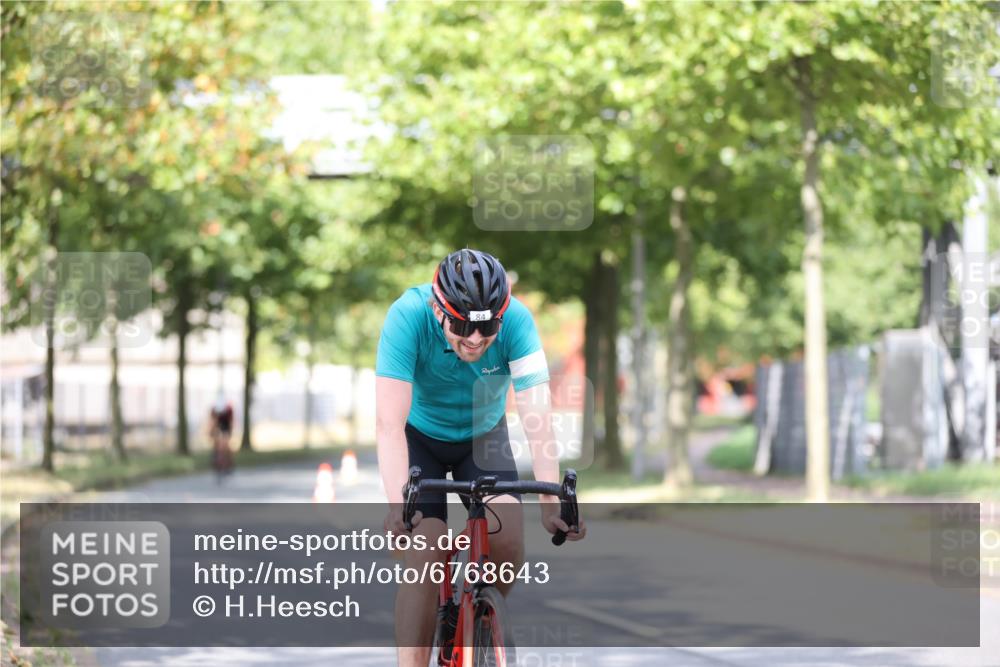 11.08.2024 - GEWOBA Citytriathlon Bremen H.Heesch http://msf.ph/oto/6768643 11.08.2024 10:41:15 Radfahren 15, 34, 84 meine-sportfotos.de