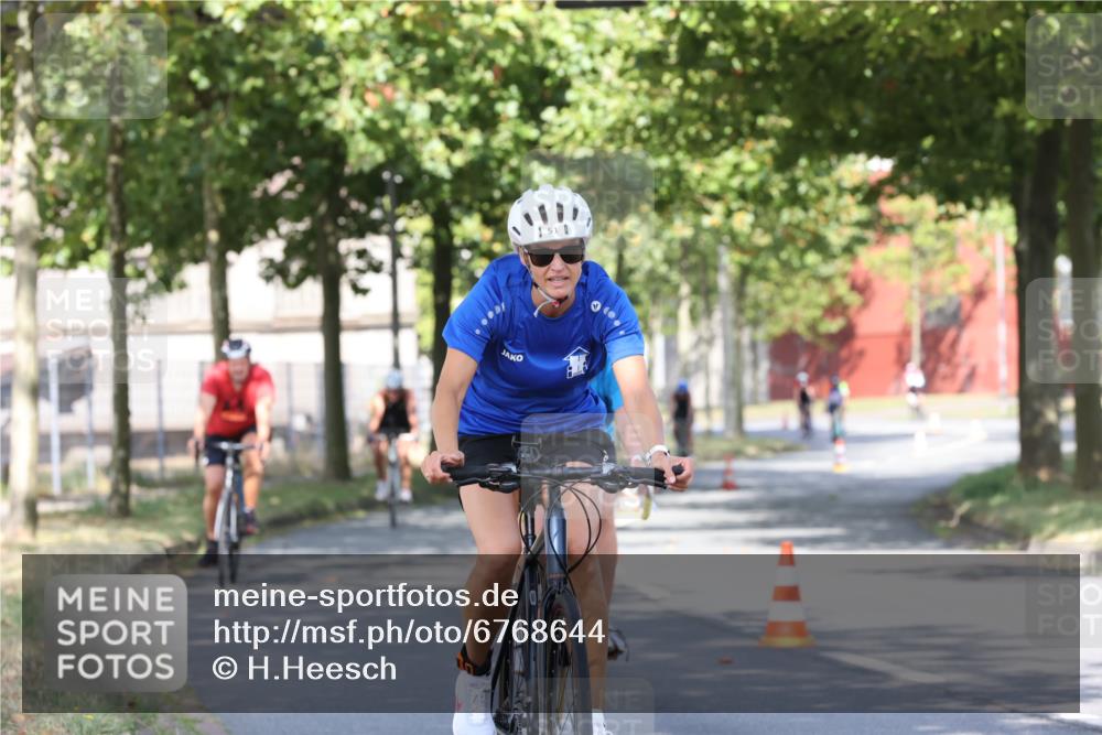 11.08.2024 - GEWOBA Citytriathlon Bremen H.Heesch http://msf.ph/oto/6768644 11.08.2024 10:24:01 Radfahren 17, 21, 23, 37, 44, 50, 51, 70, 101, 116 meine-sportfotos.de