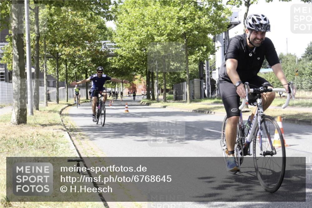 11.08.2024 - GEWOBA Citytriathlon Bremen H.Heesch http://msf.ph/oto/6768645 11.08.2024 13:36:55 Radfahren 221, 299, 320, 369, 429, 466, 552, 557, 587, 654, 688, 695 meine-sportfotos.de