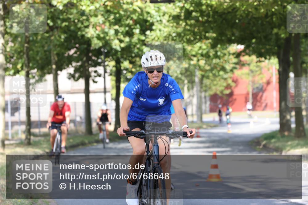 11.08.2024 - GEWOBA Citytriathlon Bremen H.Heesch http://msf.ph/oto/6768648 11.08.2024 10:24:01 Radfahren 17, 21, 23, 37, 44, 50, 51, 70, 101, 116 meine-sportfotos.de