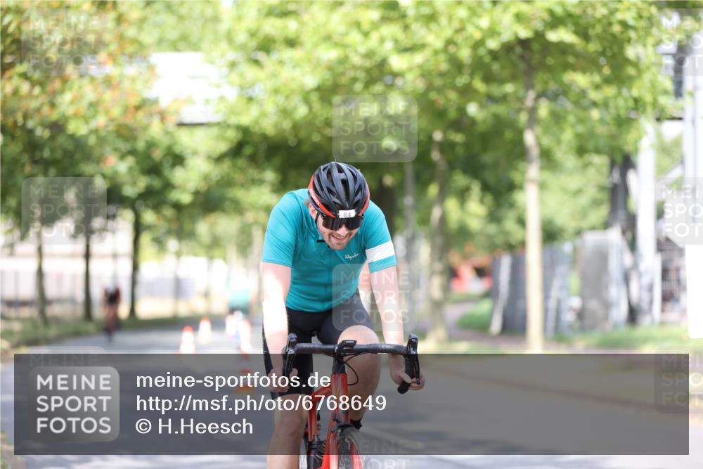 11.08.2024 - GEWOBA Citytriathlon Bremen H.Heesch http://msf.ph/oto/6768649 11.08.2024 10:41:15 Radfahren 15, 34, 84 meine-sportfotos.de