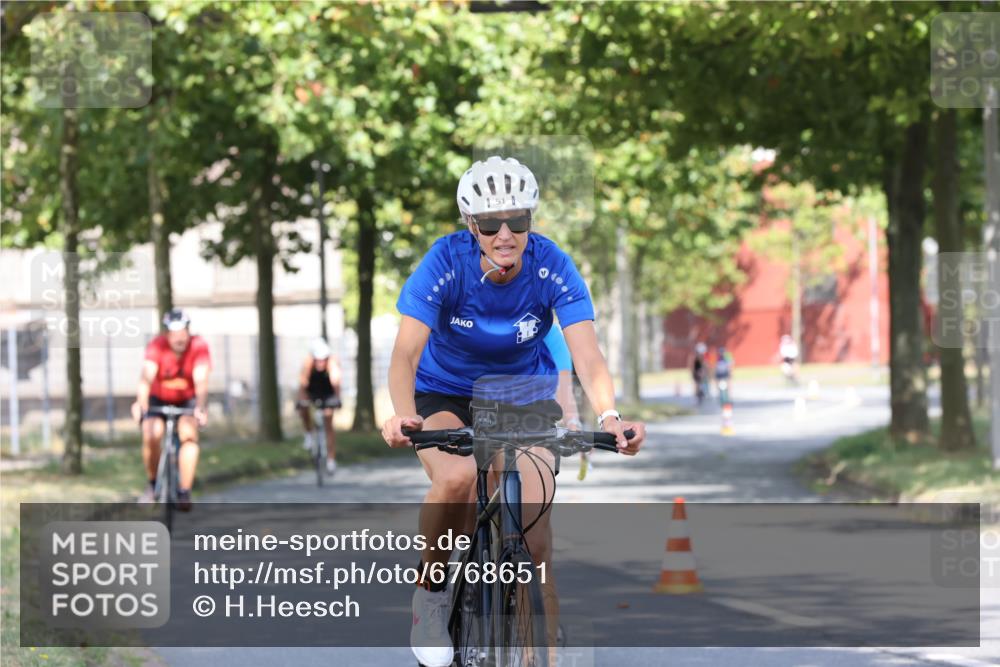 11.08.2024 - GEWOBA Citytriathlon Bremen H.Heesch http://msf.ph/oto/6768651 11.08.2024 10:24:01 Radfahren 17, 21, 23, 37, 44, 50, 51, 70, 101, 116 meine-sportfotos.de