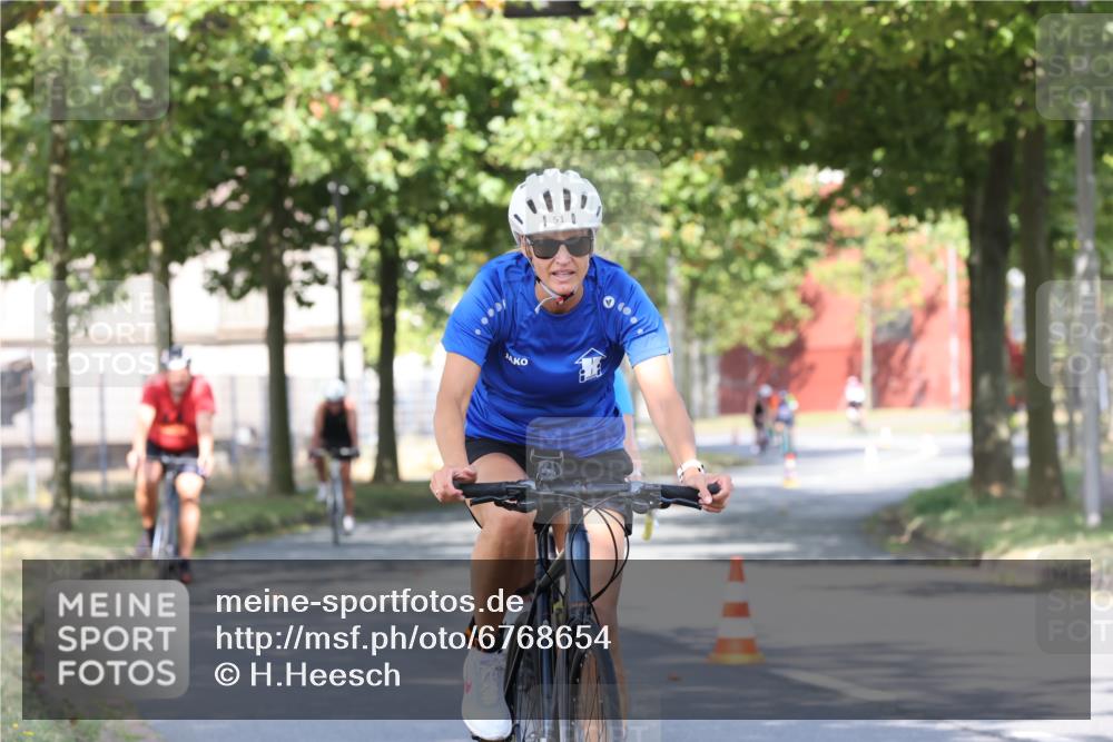 11.08.2024 - GEWOBA Citytriathlon Bremen H.Heesch http://msf.ph/oto/6768654 11.08.2024 10:24:01 Radfahren 17, 21, 23, 37, 44, 50, 51, 70, 101, 116 meine-sportfotos.de