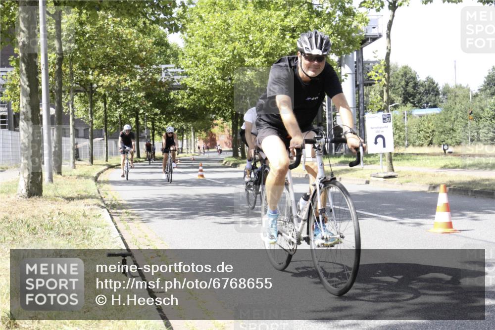 11.08.2024 - GEWOBA Citytriathlon Bremen H.Heesch http://msf.ph/oto/6768655 11.08.2024 13:37:02 Radfahren 299, 320, 369, 397, 429, 466, 552, 557, 559, 587, 629, 654, 688 meine-sportfotos.de