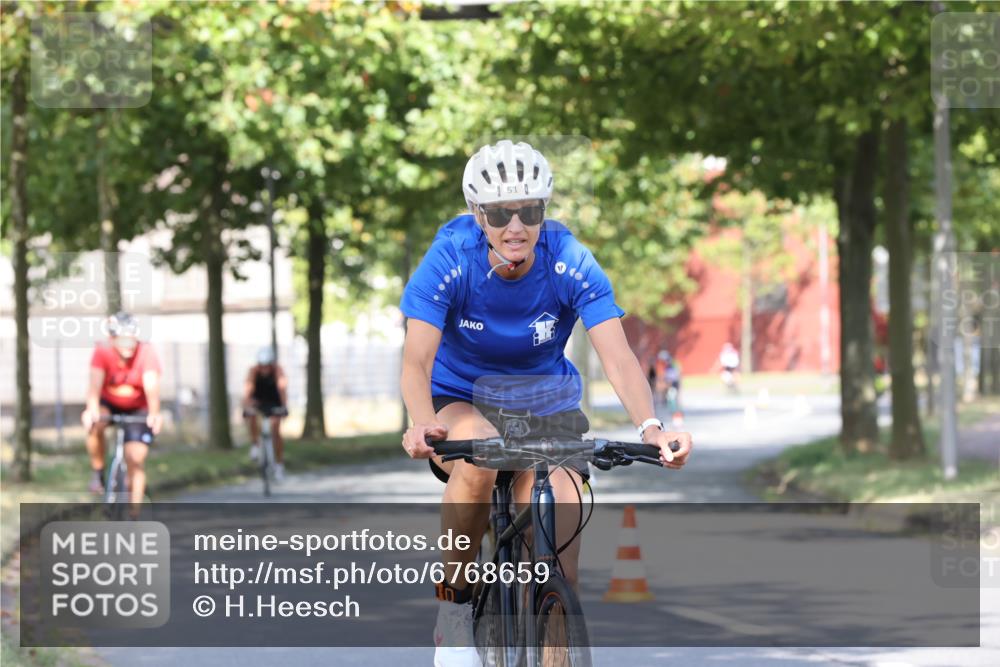 11.08.2024 - GEWOBA Citytriathlon Bremen H.Heesch http://msf.ph/oto/6768659 11.08.2024 10:24:01 Radfahren 17, 21, 23, 37, 44, 50, 51, 70, 101, 116 meine-sportfotos.de