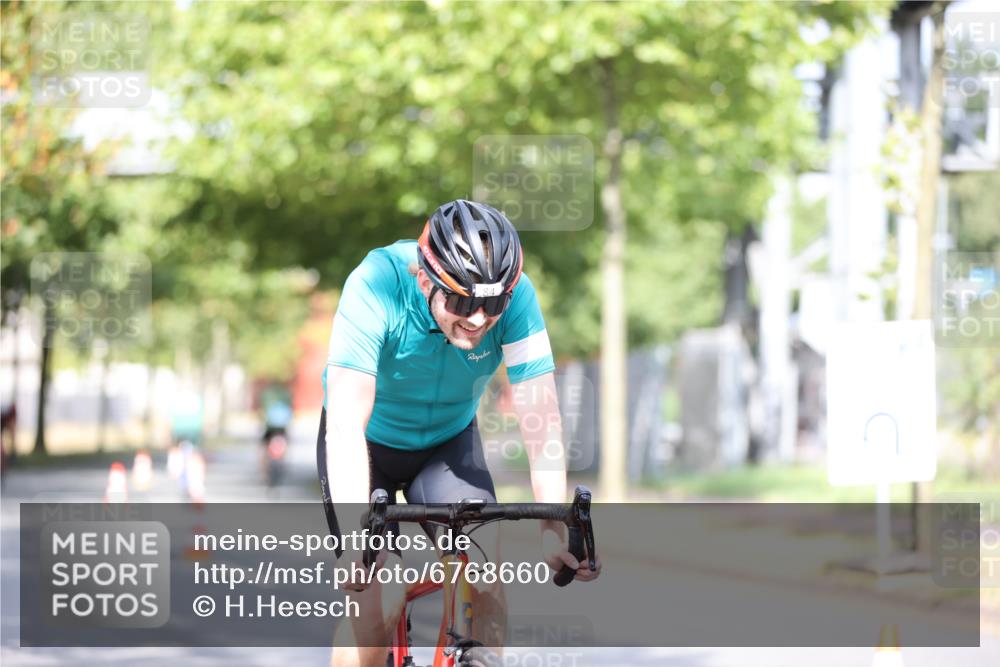 11.08.2024 - GEWOBA Citytriathlon Bremen H.Heesch http://msf.ph/oto/6768660 11.08.2024 10:41:15 Radfahren 15, 34, 84 meine-sportfotos.de