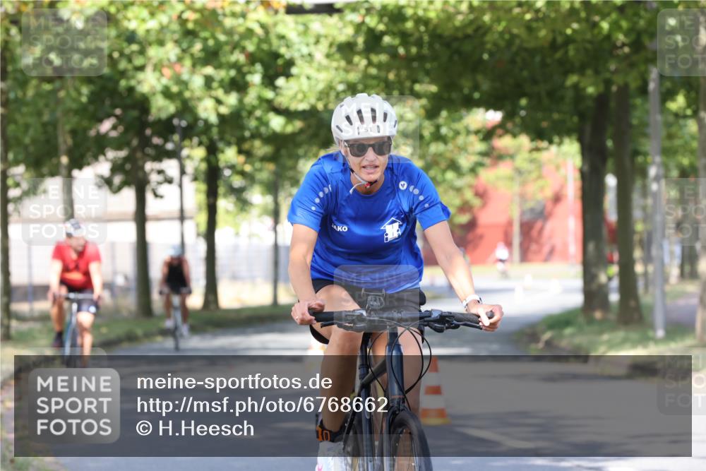 11.08.2024 - GEWOBA Citytriathlon Bremen H.Heesch http://msf.ph/oto/6768662 11.08.2024 10:24:01 Radfahren 17, 21, 23, 37, 44, 50, 51, 70, 101, 116 meine-sportfotos.de