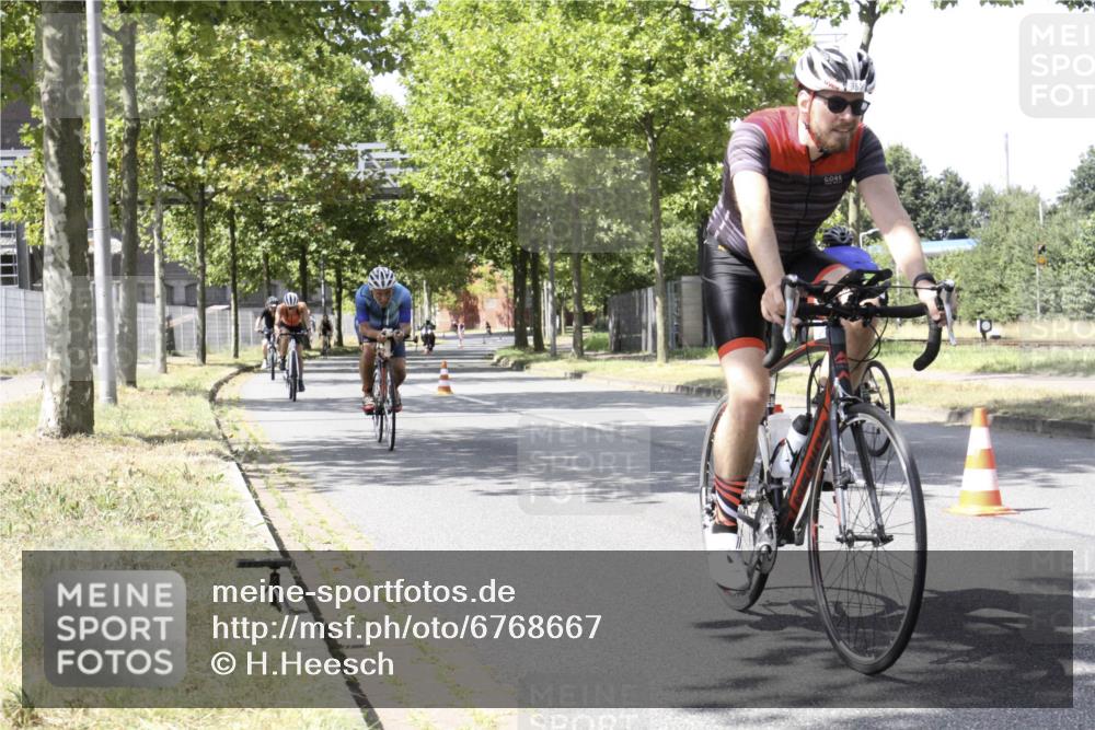 11.08.2024 - GEWOBA Citytriathlon Bremen H.Heesch http://msf.ph/oto/6768667 11.08.2024 13:37:07 Radfahren 299, 369, 397, 429, 466, 552, 557, 559, 587, 629, 654, 688, xxx meine-sportfotos.de