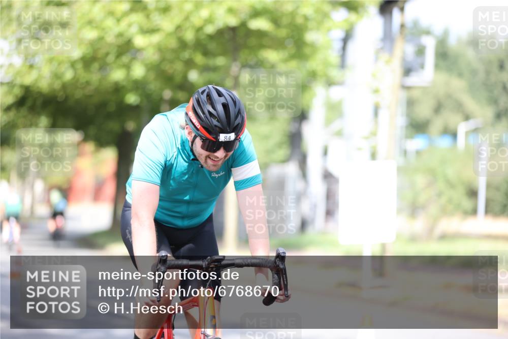 11.08.2024 - GEWOBA Citytriathlon Bremen H.Heesch http://msf.ph/oto/6768670 11.08.2024 10:41:15 Radfahren 15, 34, 84 meine-sportfotos.de