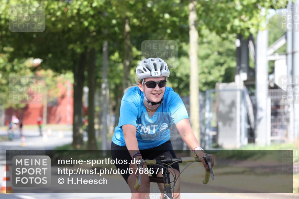 11.08.2024 - GEWOBA Citytriathlon Bremen H.Heesch http://msf.ph/oto/6768671 11.08.2024 10:24:02 Radfahren 17, 21, 23, 33, 37, 44, 50, 51, 70, 101, 116 meine-sportfotos.de