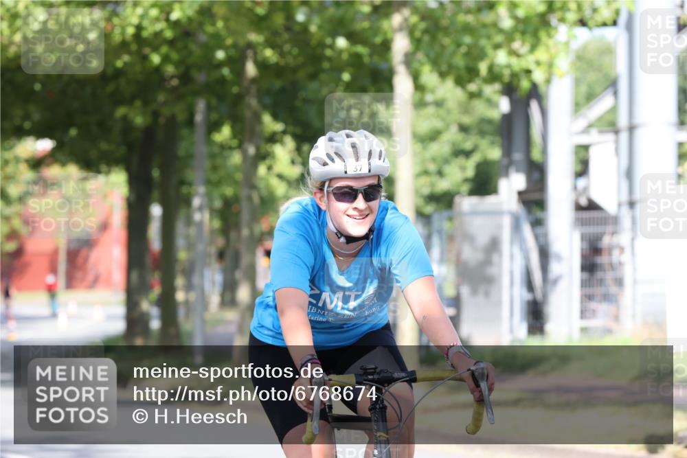 11.08.2024 - GEWOBA Citytriathlon Bremen H.Heesch http://msf.ph/oto/6768674 11.08.2024 10:24:02 Radfahren 17, 21, 23, 33, 37, 44, 50, 51, 70, 101, 116 meine-sportfotos.de