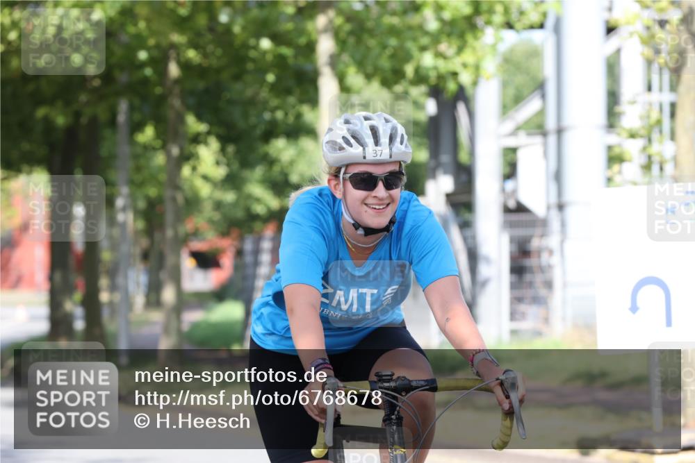 11.08.2024 - GEWOBA Citytriathlon Bremen H.Heesch http://msf.ph/oto/6768678 11.08.2024 10:24:03 Radfahren 17, 21, 23, 33, 37, 44, 50, 51, 70, 101, 116 meine-sportfotos.de