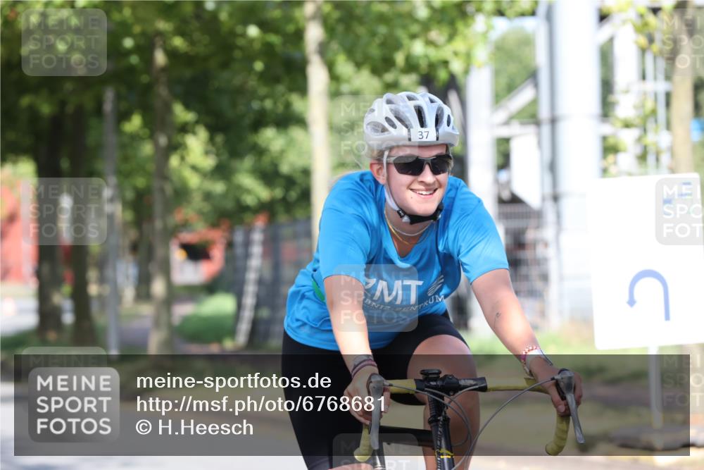 11.08.2024 - GEWOBA Citytriathlon Bremen H.Heesch http://msf.ph/oto/6768681 11.08.2024 10:24:03 Radfahren 17, 21, 23, 33, 37, 44, 50, 51, 70, 101, 116 meine-sportfotos.de