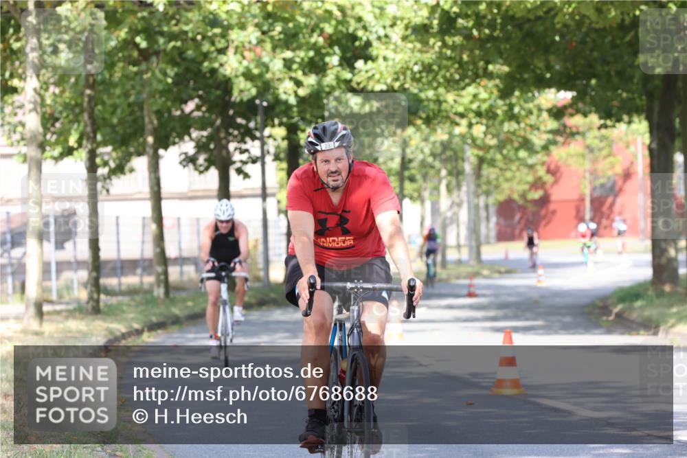 11.08.2024 - GEWOBA Citytriathlon Bremen H.Heesch http://msf.ph/oto/6768688 11.08.2024 10:24:04 Radfahren 17, 21, 23, 33, 37, 44, 50, 51, 70, 80, 101, 116 meine-sportfotos.de
