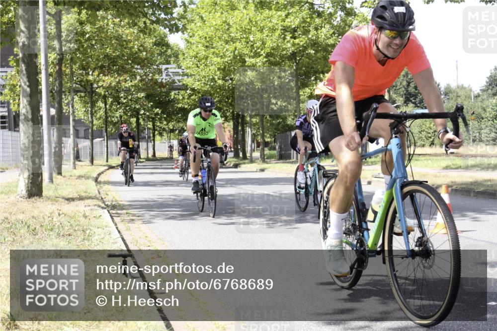 11.08.2024 - GEWOBA Citytriathlon Bremen H.Heesch http://msf.ph/oto/6768689 11.08.2024 13:37:32 Radfahren 367, 407, 533, 553, 605, 615, 656, 667, xxx, xxx meine-sportfotos.de