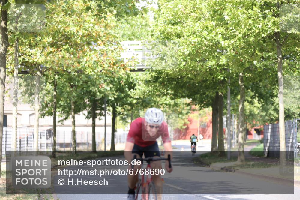 11.08.2024 - GEWOBA Citytriathlon Bremen H.Heesch http://msf.ph/oto/6768690 11.08.2024 10:41:19 Radfahren 15, 34, 84 meine-sportfotos.de