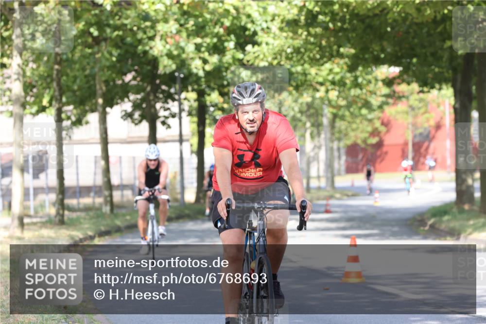 11.08.2024 - GEWOBA Citytriathlon Bremen H.Heesch http://msf.ph/oto/6768693 11.08.2024 10:24:04 Radfahren 17, 21, 23, 33, 37, 44, 50, 51, 70, 80, 101, 116 meine-sportfotos.de