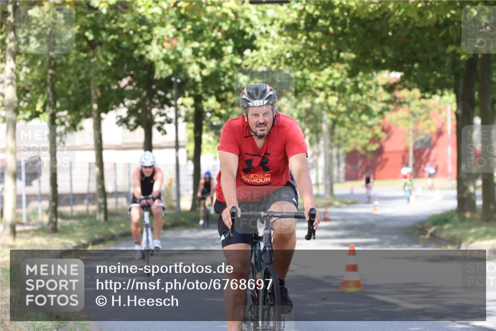 11.08.2024 - GEWOBA Citytriathlon Bremen H.Heesch http://msf.ph/oto/6768697 11.08.2024 10:24:04 Radfahren 17, 21, 23, 33, 37, 44, 50, 51, 70, 80, 101, 116 meine-sportfotos.de