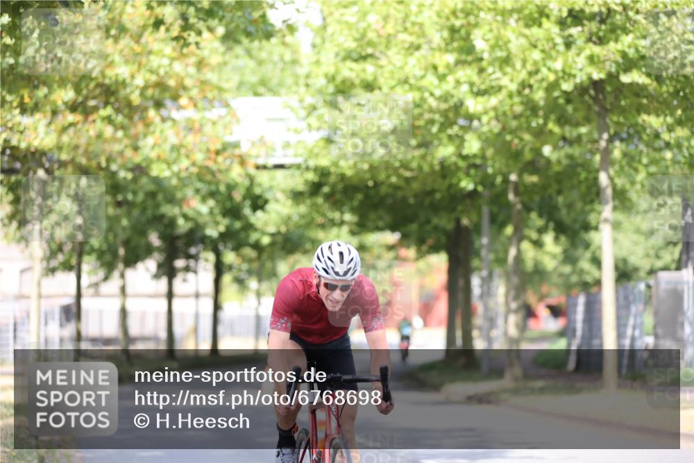 11.08.2024 - GEWOBA Citytriathlon Bremen H.Heesch http://msf.ph/oto/6768698 11.08.2024 10:41:19 Radfahren 15, 34, 84 meine-sportfotos.de