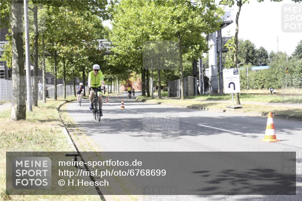 11.08.2024 - GEWOBA Citytriathlon Bremen H.Heesch http://msf.ph/oto/6768699 11.08.2024 13:37:34 Radfahren 367, 407, 533, 553, 605, 615, 656, 667, xxx meine-sportfotos.de