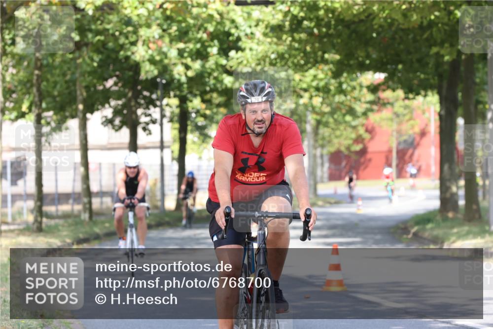 11.08.2024 - GEWOBA Citytriathlon Bremen H.Heesch http://msf.ph/oto/6768700 11.08.2024 10:24:04 Radfahren 17, 21, 23, 33, 37, 44, 50, 51, 70, 80, 101, 116 meine-sportfotos.de