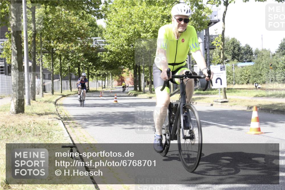 11.08.2024 - GEWOBA Citytriathlon Bremen H.Heesch http://msf.ph/oto/6768701 11.08.2024 13:37:35 Radfahren 367, 407, 533, 553, 605, 615, 656, 667, xxx meine-sportfotos.de