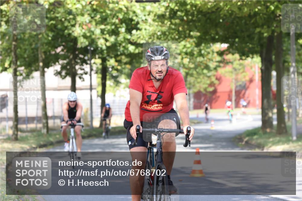 11.08.2024 - GEWOBA Citytriathlon Bremen H.Heesch http://msf.ph/oto/6768702 11.08.2024 10:24:04 Radfahren 17, 21, 23, 33, 37, 44, 50, 51, 70, 80, 101, 116 meine-sportfotos.de