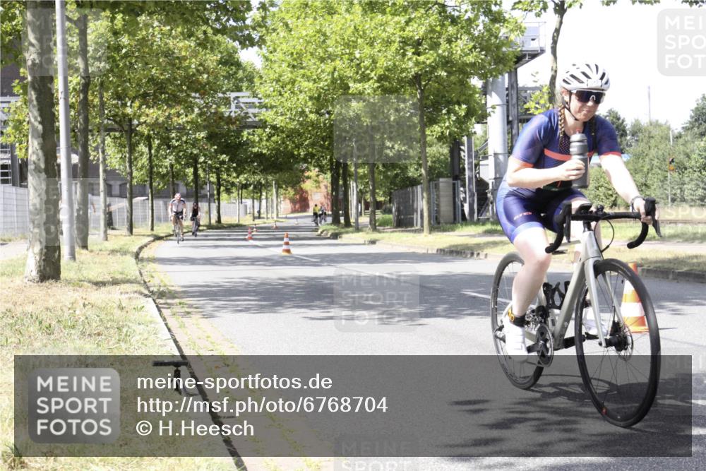 11.08.2024 - GEWOBA Citytriathlon Bremen H.Heesch http://msf.ph/oto/6768704 11.08.2024 13:37:37 Radfahren 367, 407, 533, 553, 605, 615, 656, 667, xxx meine-sportfotos.de