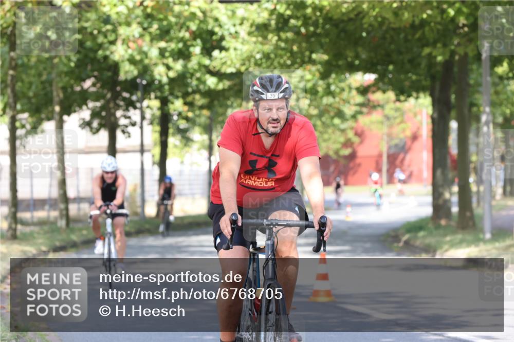 11.08.2024 - GEWOBA Citytriathlon Bremen H.Heesch http://msf.ph/oto/6768705 11.08.2024 10:24:04 Radfahren 17, 21, 23, 33, 37, 44, 50, 51, 70, 80, 101, 116 meine-sportfotos.de