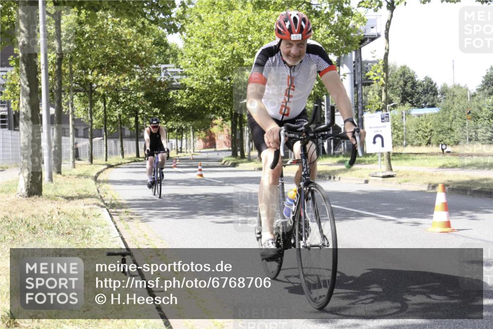 11.08.2024 - GEWOBA Citytriathlon Bremen H.Heesch http://msf.ph/oto/6768706 11.08.2024 13:37:40 Radfahren 367, 407, 533, 553, 605, 615, 656, 667, xxx meine-sportfotos.de