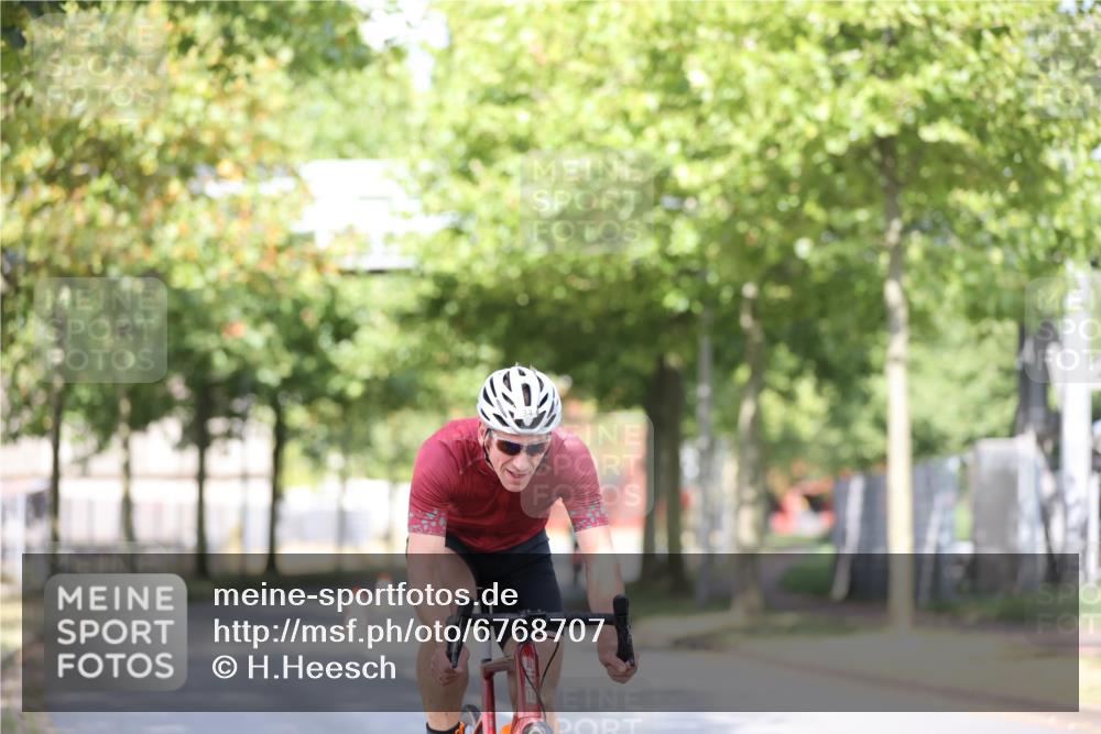 11.08.2024 - GEWOBA Citytriathlon Bremen H.Heesch http://msf.ph/oto/6768707 11.08.2024 10:41:19 Radfahren 15, 34, 84 meine-sportfotos.de