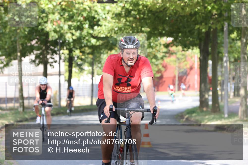 11.08.2024 - GEWOBA Citytriathlon Bremen H.Heesch http://msf.ph/oto/6768708 11.08.2024 10:24:04 Radfahren 17, 21, 23, 33, 37, 44, 50, 51, 70, 80, 101, 116 meine-sportfotos.de