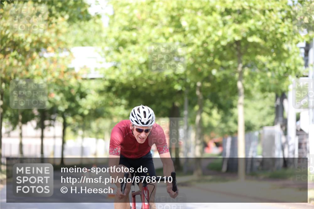11.08.2024 - GEWOBA Citytriathlon Bremen H.Heesch http://msf.ph/oto/6768710 11.08.2024 10:41:19 Radfahren 15, 34, 84 meine-sportfotos.de