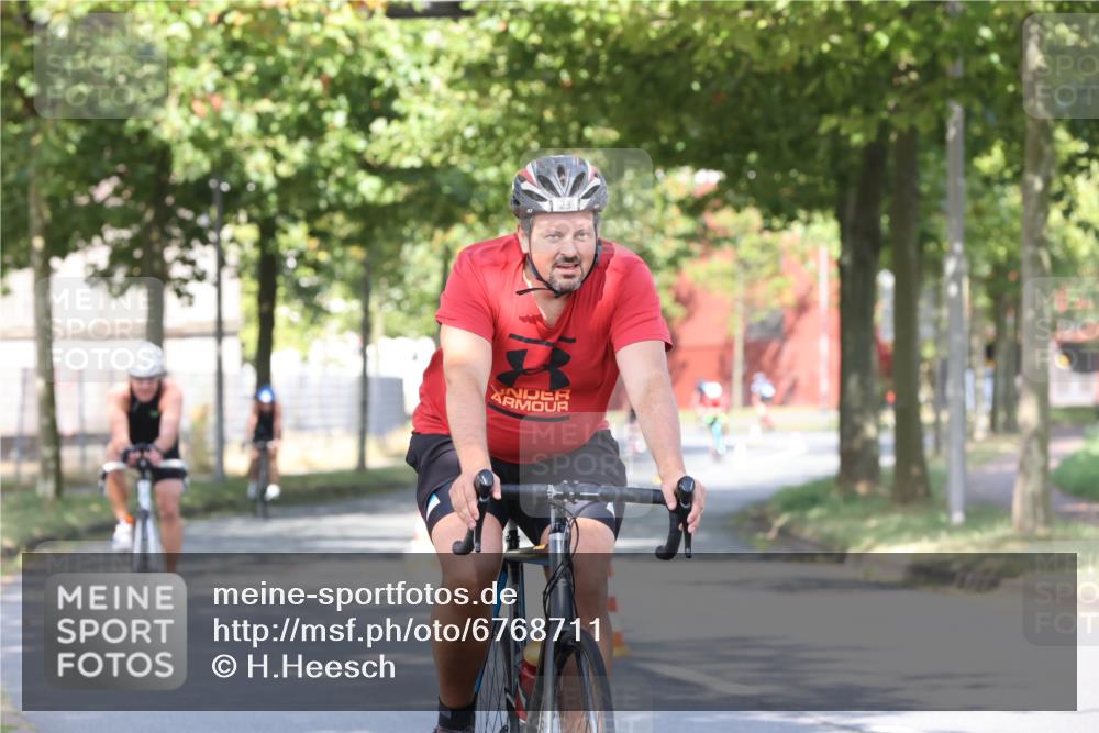 11.08.2024 - GEWOBA Citytriathlon Bremen H.Heesch http://msf.ph/oto/6768711 11.08.2024 10:24:04 Radfahren 17, 21, 23, 33, 37, 44, 50, 51, 70, 80, 101, 116 meine-sportfotos.de