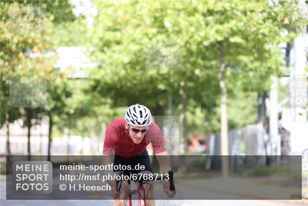 11.08.2024 - GEWOBA Citytriathlon Bremen H.Heesch http://msf.ph/oto/6768713 11.08.2024 10:41:20 Radfahren 15, 34, 84 meine-sportfotos.de