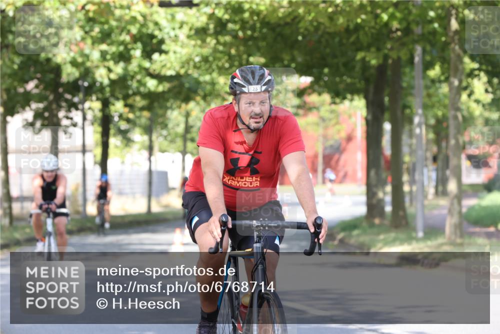 11.08.2024 - GEWOBA Citytriathlon Bremen H.Heesch http://msf.ph/oto/6768714 11.08.2024 10:24:04 Radfahren 17, 21, 23, 33, 37, 44, 50, 51, 70, 80, 101, 116 meine-sportfotos.de