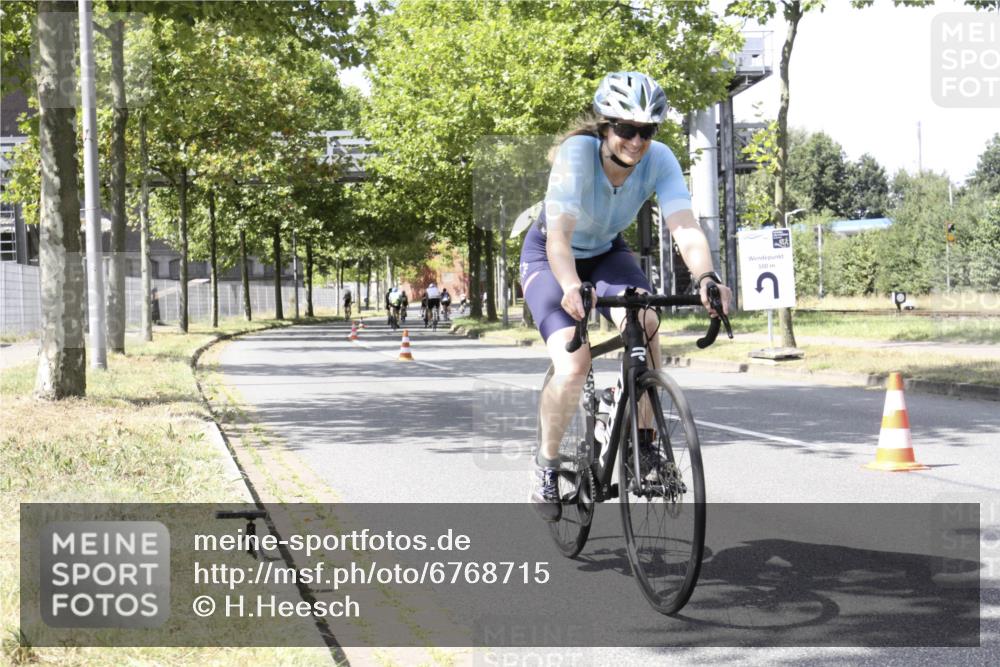 11.08.2024 - GEWOBA Citytriathlon Bremen H.Heesch http://msf.ph/oto/6768715 11.08.2024 13:37:59 Radfahren 591, 655, 675 meine-sportfotos.de