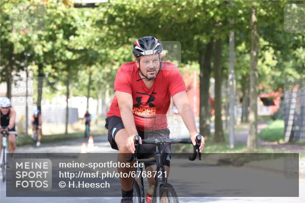 11.08.2024 - GEWOBA Citytriathlon Bremen H.Heesch http://msf.ph/oto/6768721 11.08.2024 10:24:04 Radfahren 17, 21, 23, 33, 37, 44, 50, 51, 70, 80, 101, 116 meine-sportfotos.de
