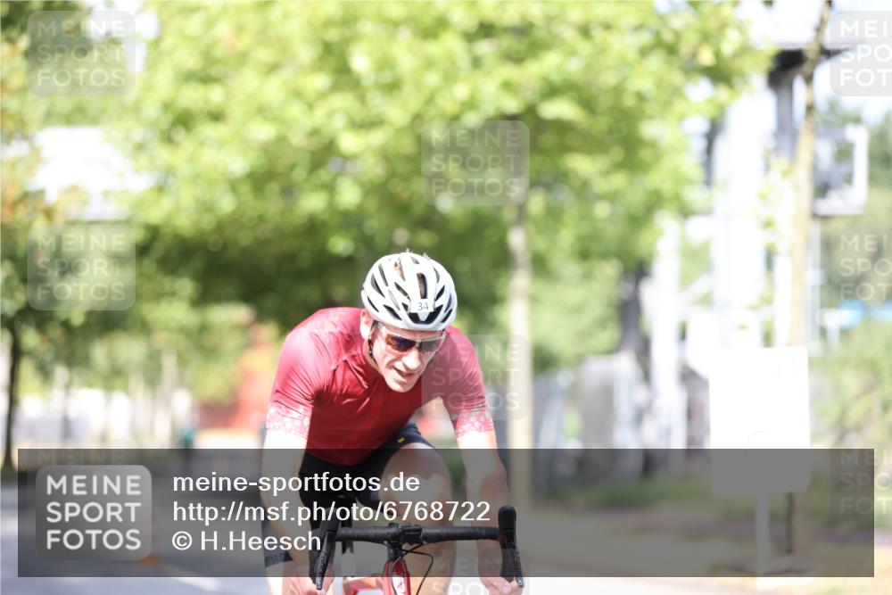 11.08.2024 - GEWOBA Citytriathlon Bremen H.Heesch http://msf.ph/oto/6768722 11.08.2024 10:41:20 Radfahren 15, 34, 84 meine-sportfotos.de