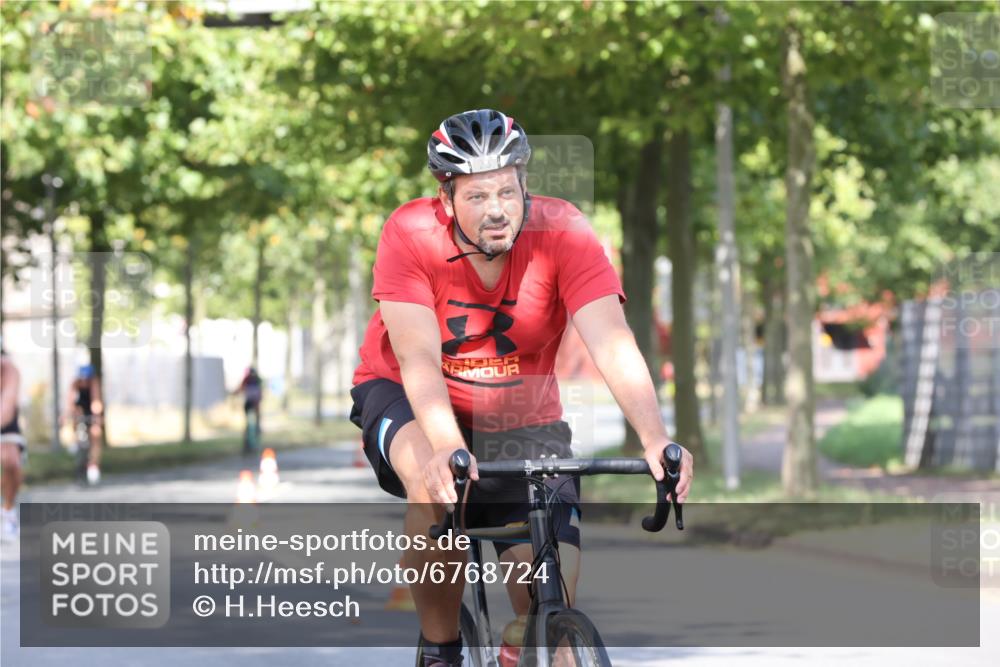 11.08.2024 - GEWOBA Citytriathlon Bremen H.Heesch http://msf.ph/oto/6768724 11.08.2024 10:24:04 Radfahren 17, 21, 23, 33, 37, 44, 50, 51, 70, 80, 101, 116 meine-sportfotos.de