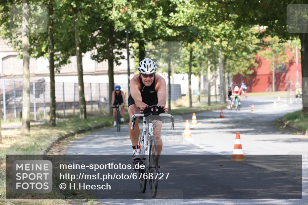 11.08.2024 - GEWOBA Citytriathlon Bremen H.Heesch http://msf.ph/oto/6768727 11.08.2024 10:24:06 Radfahren 23, 33, 37, 44, 50, 51, 70, 80, 101, 116 meine-sportfotos.de