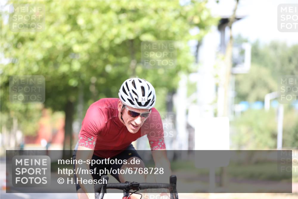 11.08.2024 - GEWOBA Citytriathlon Bremen H.Heesch http://msf.ph/oto/6768728 11.08.2024 10:41:20 Radfahren 15, 34, 84 meine-sportfotos.de