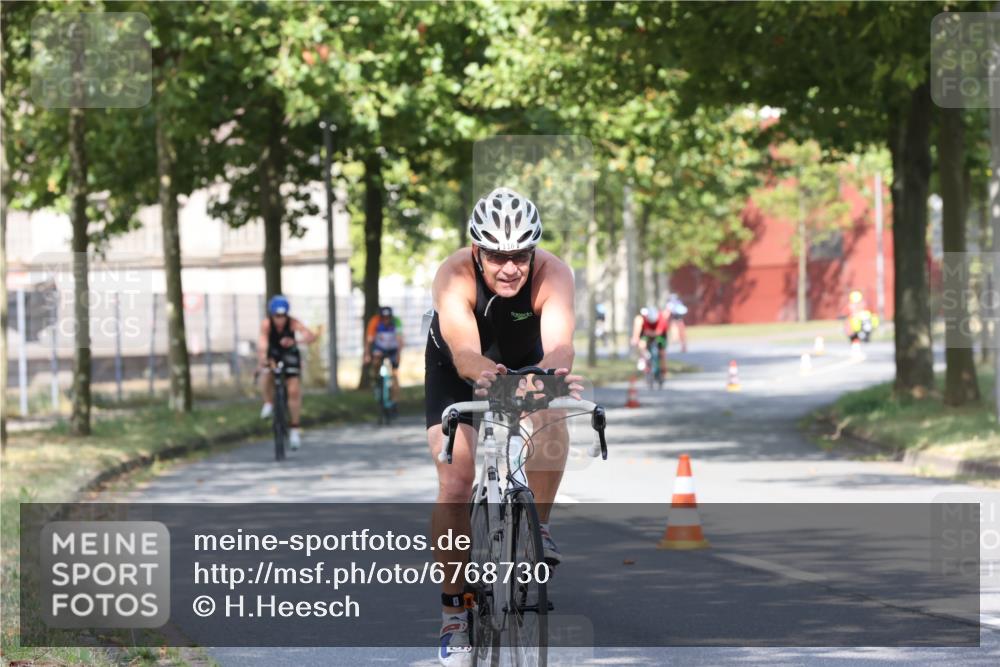 11.08.2024 - GEWOBA Citytriathlon Bremen H.Heesch http://msf.ph/oto/6768730 11.08.2024 10:24:06 Radfahren 23, 33, 37, 44, 50, 51, 70, 80, 101, 116 meine-sportfotos.de