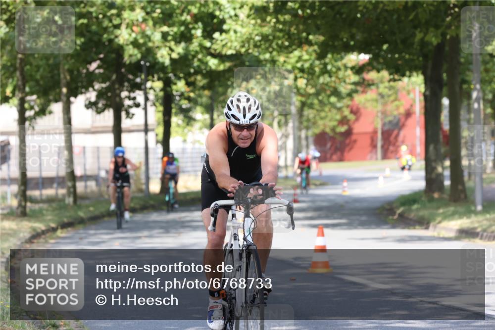 11.08.2024 - GEWOBA Citytriathlon Bremen H.Heesch http://msf.ph/oto/6768733 11.08.2024 10:24:06 Radfahren 23, 33, 37, 44, 50, 51, 70, 80, 101, 116 meine-sportfotos.de